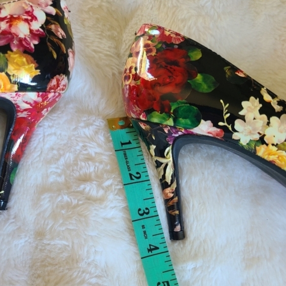 ,143 Girl Owanda Women US 10 Multi Color Heels NWT - Picture 7 of 10